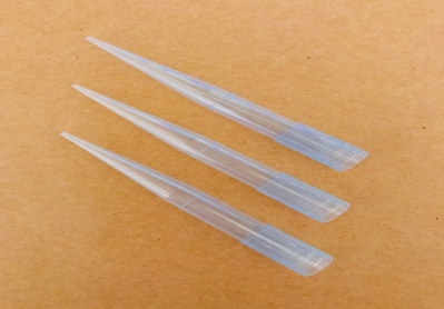 Tarsons 1000uL Graduated Pippete Tip, Blue, Racked, per pack